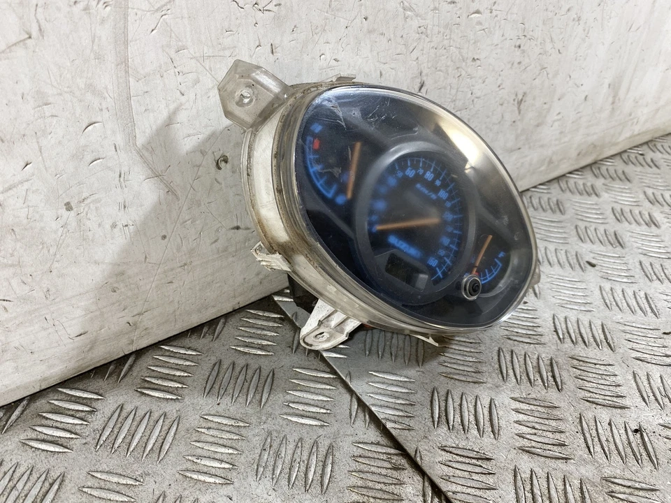 105161- Strumentazione Contachilometri Suzuki Sixteen 125 / 150 dal 2007 al 2014 - Immagine 2 di 4