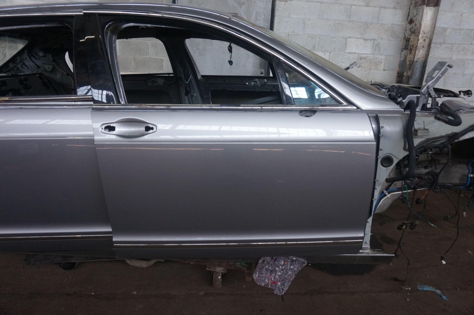 Front Right Door Shell OEM 3W5831056 Bentley Continental Flying Spur 2006-12