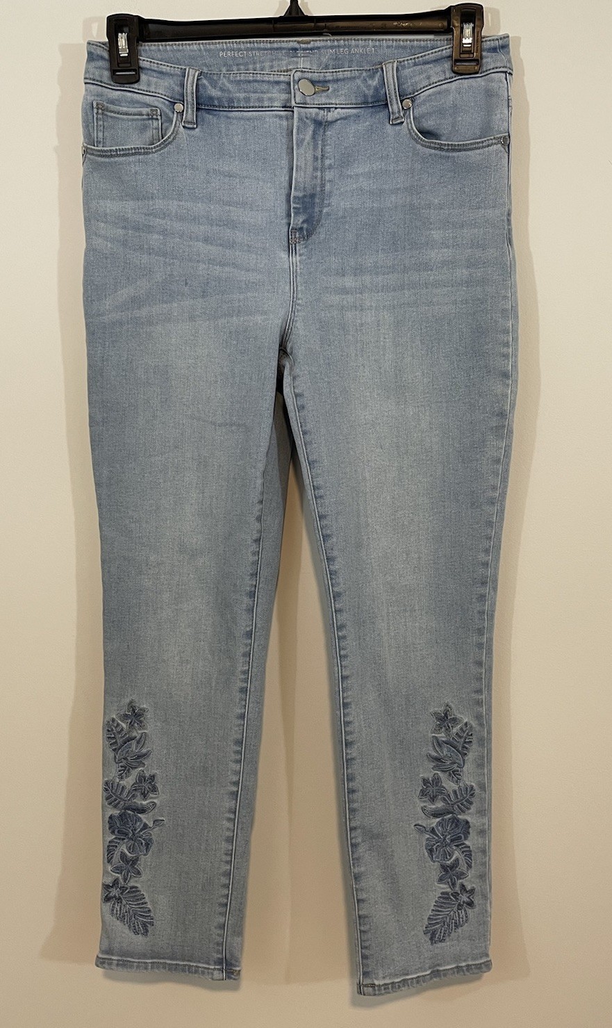 CHICO'S Embroidered perfect Stretch Girlfriend Ankle Jeans sz 1 womens 8 floral
