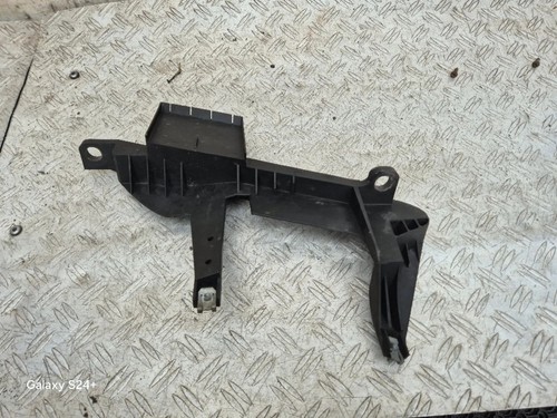 BMW X3 E83 Scheinwerferhalter links 1301073024 2.00 Diesel 130kw 2007 28570122