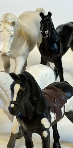 Rear Lot Of 30 Vintage & Modern Toy Plastic Horses- All Brands Great Collection - Picture 19 of 21