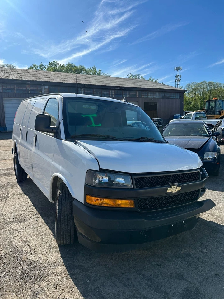 Compresor de aire acondicionado usado para: camioneta Chevrolet Express 2500 2018 4,8 grado A Foto 2 de 4