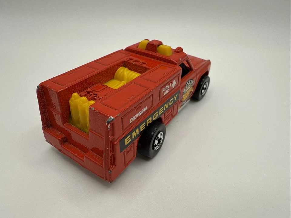 Vintage 1974 Hot Wheels Red Emergency Rescue Unit Fire Truck Blackwalls - Image 4 of 4