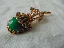 vintage unsigned Schreiner green glass cabchon clear crystals brooch