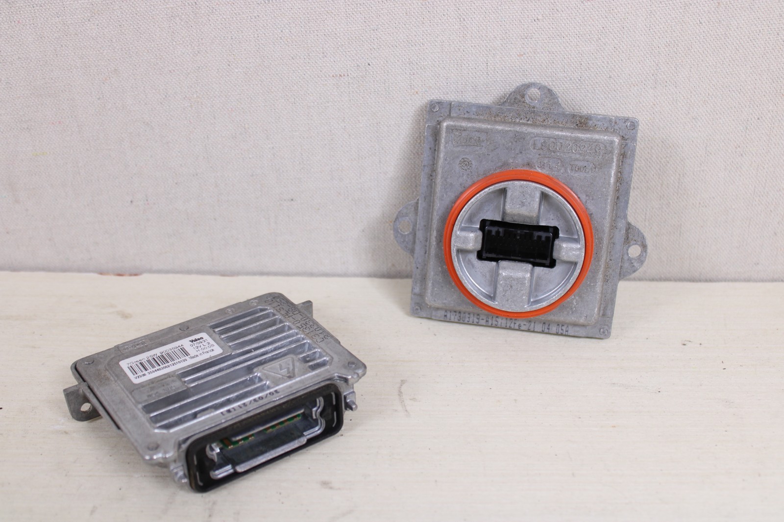 Genuine! 2018-2023 Maserati Levante LED Headlight Ballast Modules L90108087 OEM