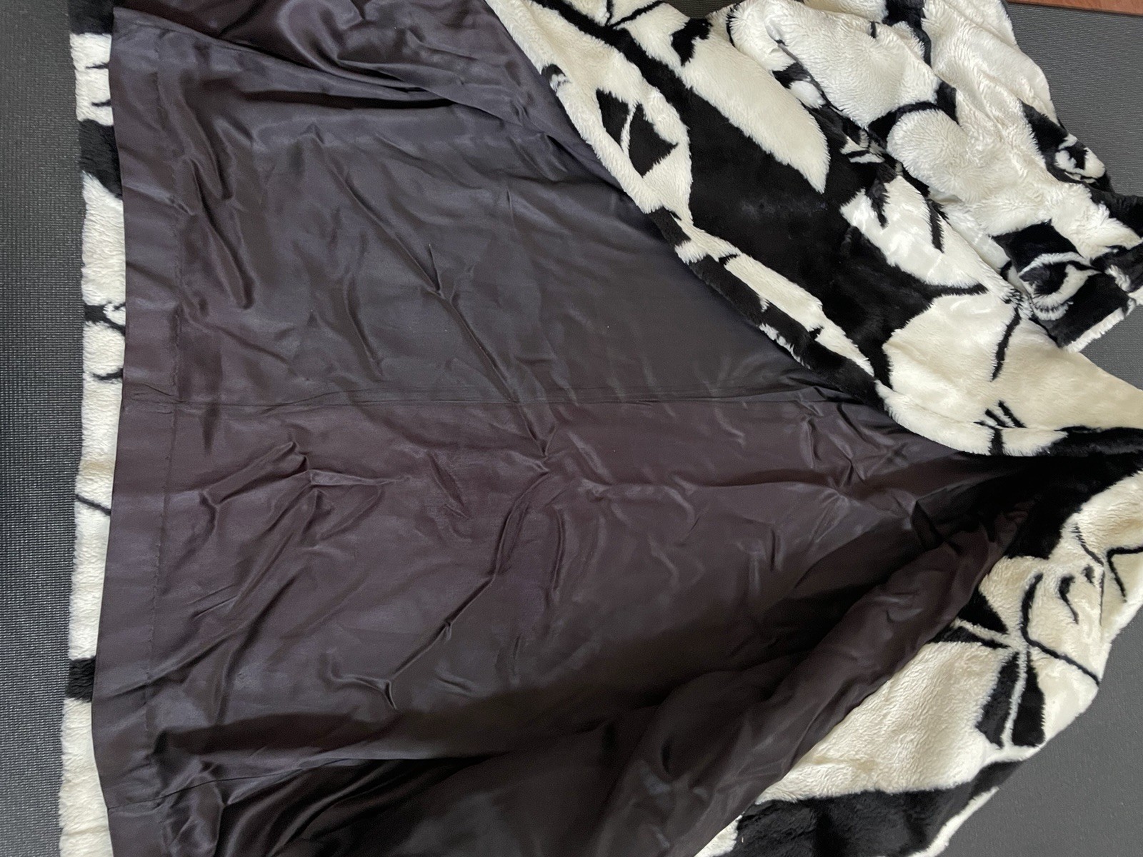 Vintage Donnybrook Faux Fur Coat with Picasso Faces Size L Black & White image 7