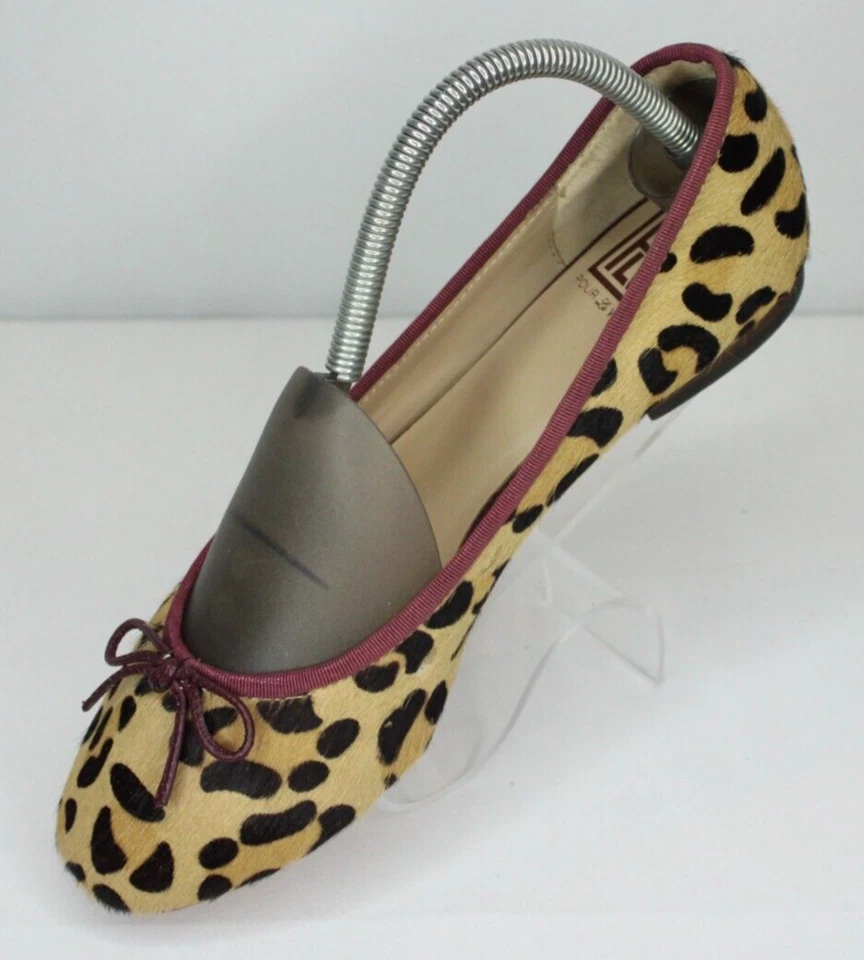 Lazo de pelo Pour La Victoire Licia Ballet Planos para mujer de cuero con estampado de leopardo 8,5 Foto 4 de 4