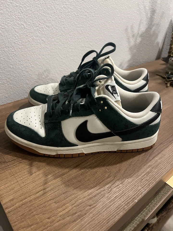 Nike Dunk Low Green Snake W8.5/M7 Sneakers - Image 2 of 4