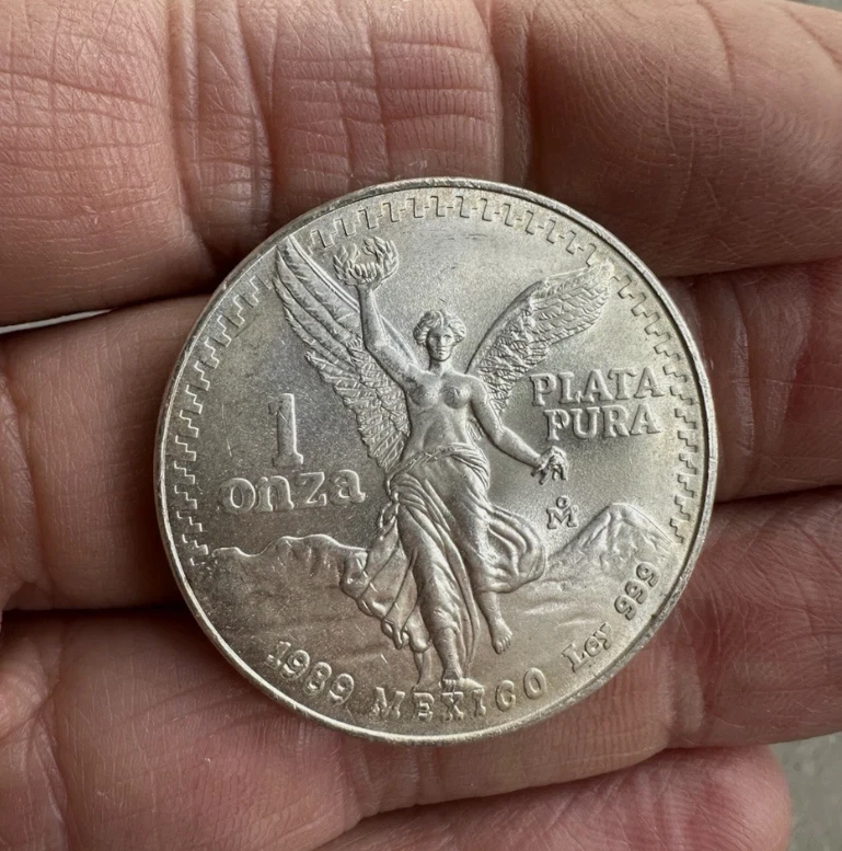 1989 Mexican Libertad 1 oz .Coin-As shown in the figure