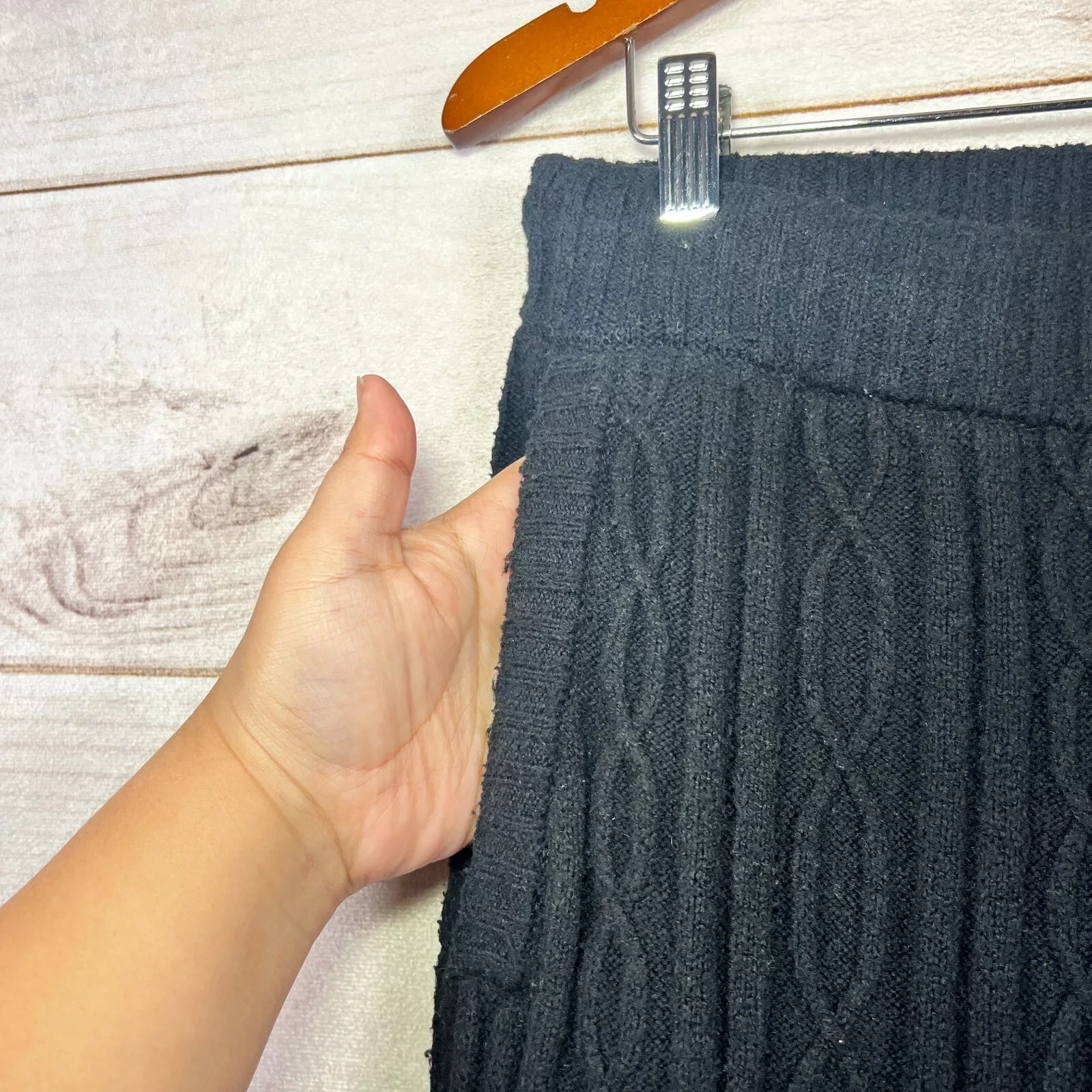 alo-yoga winter bliss jogger cable knit drawstring waist pants