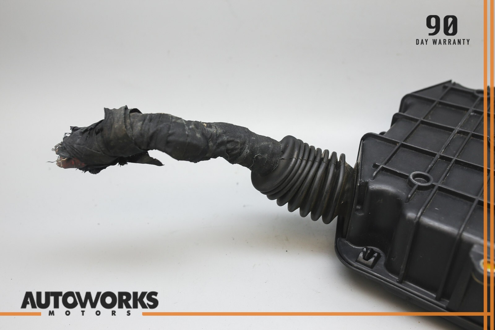 04-08 Maserati Quattroporte M139 Engine Bay Fusebox Control Module W/ Cover OEM