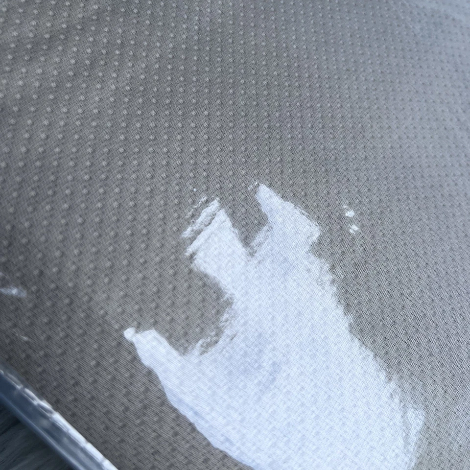 Peacock Alley Angelina Coverlet King 115x98” gris claro $650 Foto 2 de 4