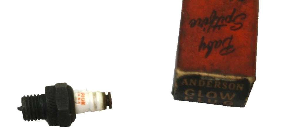 Original Miniature Champion VG2 Glow Plug in Anderson Baby Spitfire Box - Image 2 of 4