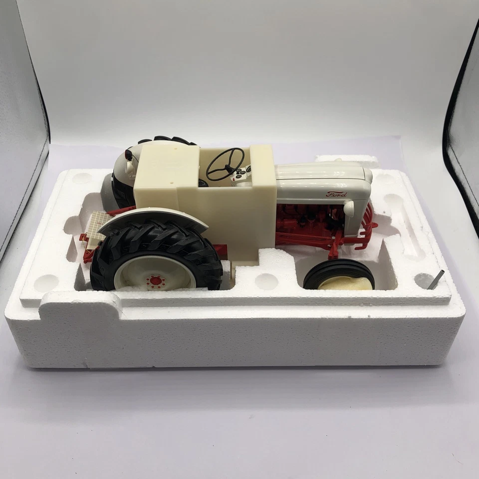 Franklin Mint The Ford 1953 Golden Jubilee Tractor 1/12 Scale DieCast BRAND NEW - Image 3 of 4