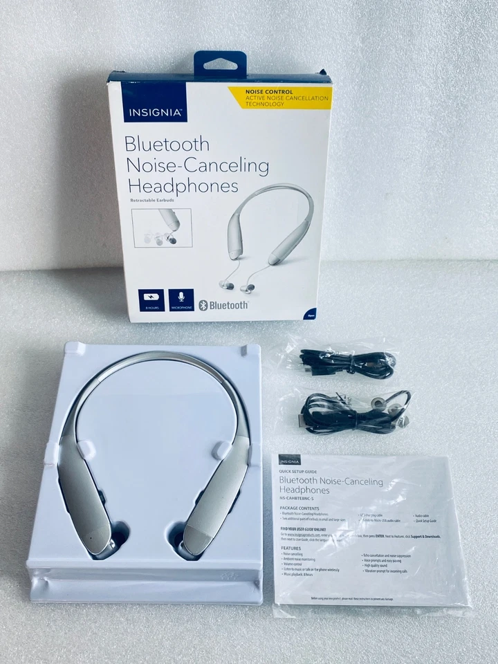 Auriculares intrauditivos inalámbricos insignia Bluetooth plateados con cancelación de ruido NS-CAHBTEBNC-S Foto 3 de 4