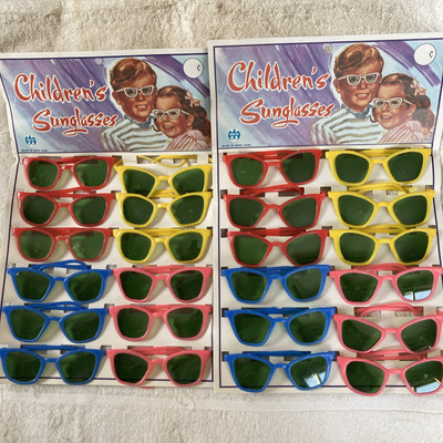 24 Children s Sunglasses Hing Tai Hong Kong 2 Retail Display Cards NOS Vintage