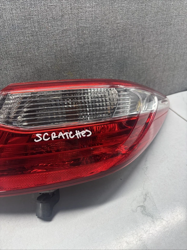 2015 - 2017 TOYOTA CAMRY OUTER RIGHT RH SIDE TAIL LIGHT OEM - Image 3 of 4