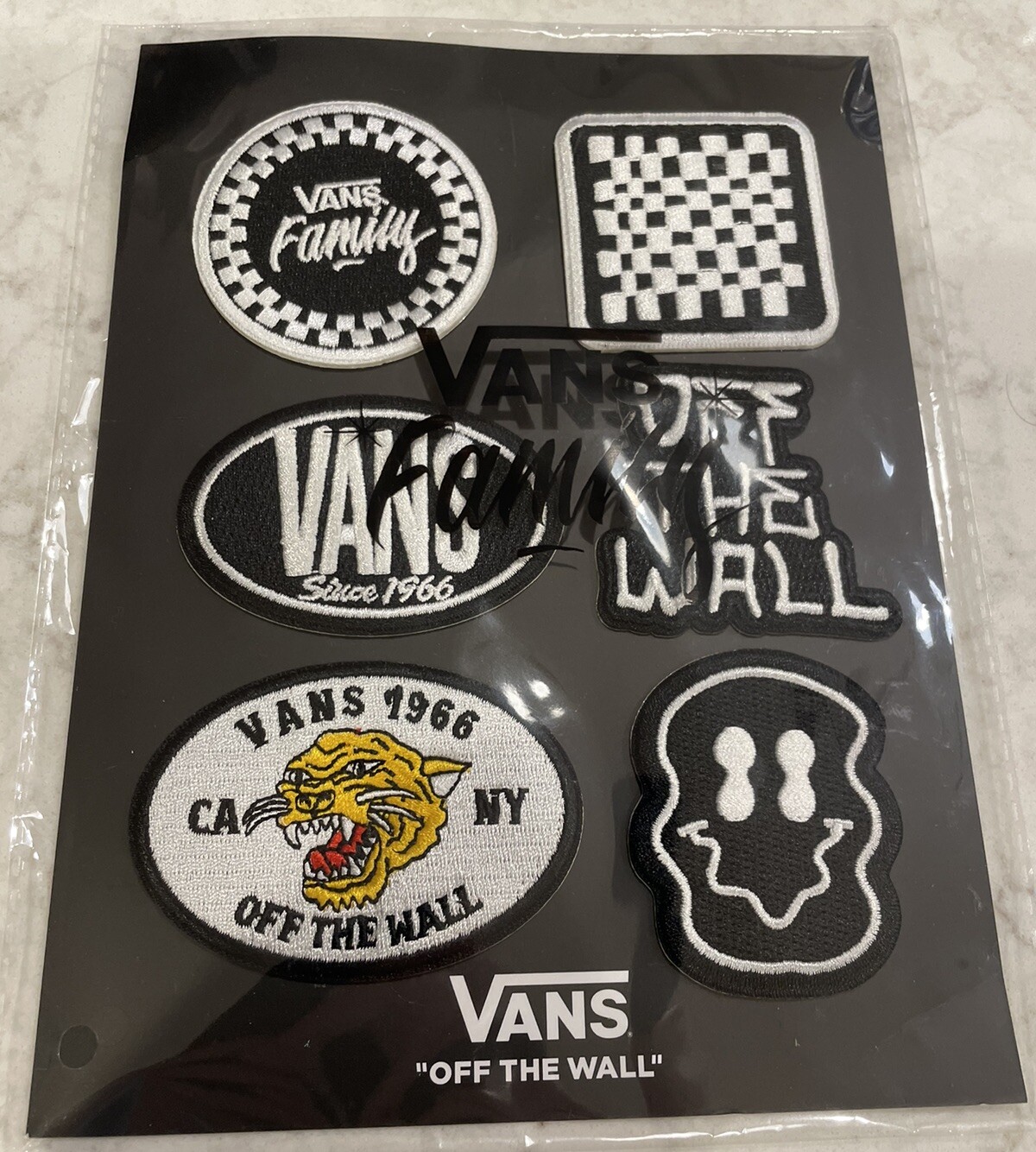 Juego de parches exclusivo para empleados de Vans