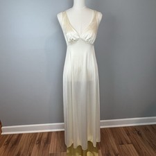 Vintage VANITY FAIR Gown Ivory White Nylon Long Nightgown Lingerie Size 32