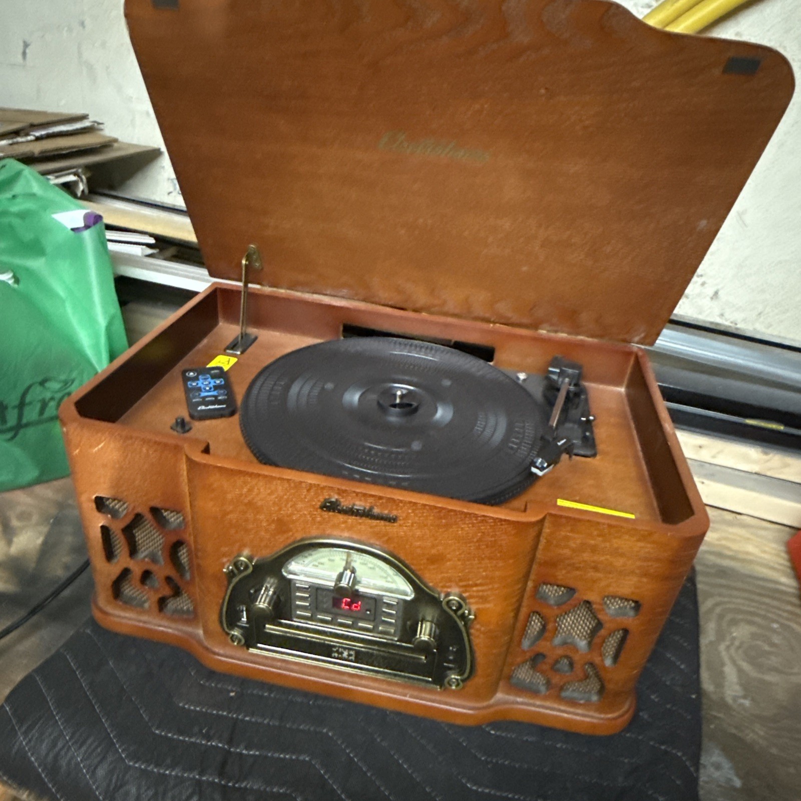Electrohome Wellington Retro Music System -Turntable CD, Aux