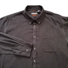 Van Heusen Traveler Shirt Men's XL (17/17.5) Button Down Long Sleeve Pinstripe
