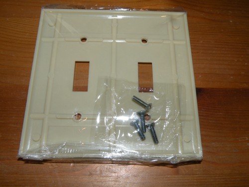Kiste mit (25) Leviton Elfenbein Zwei Gang Kunststoff Wandplatte 86009 - Bild 5 von 6