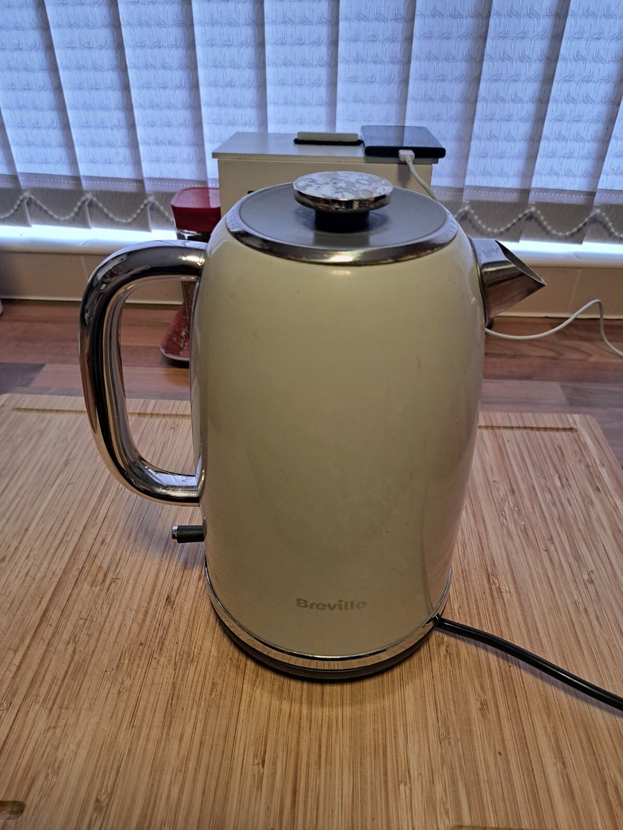 BREVILLE MOSTRA JUG KETTLE cream