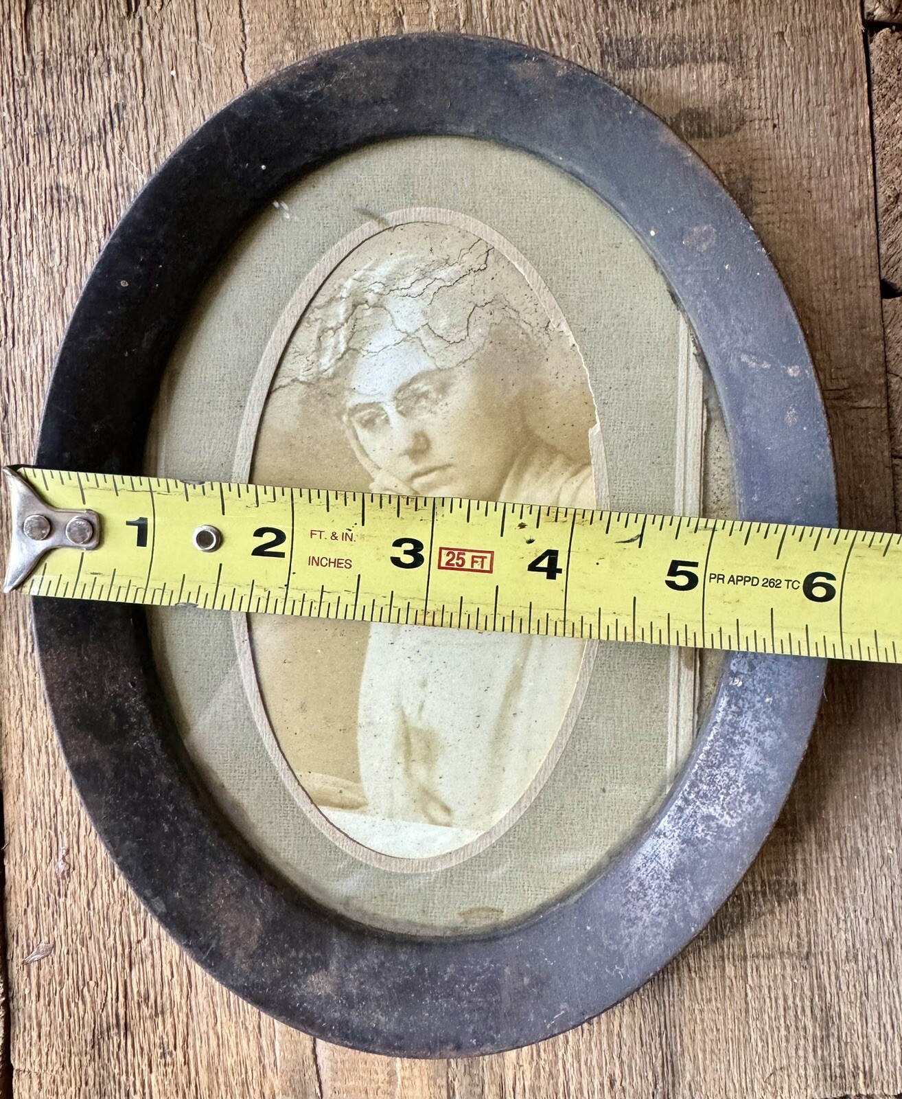 ANTIQUE 1900s OVAL METAL PICTURE FRAME W/Woman. 7.5” X 6” eBay