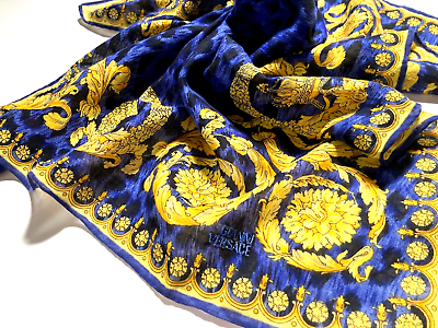 GIANNI VERSACE VINTAGE '90s BAROQUE CROWN SMALL SQUARE SCARF GIANNI VERSACE VINTAGE '90s BAROQUE CROWN SMALL SQUARE SCARF