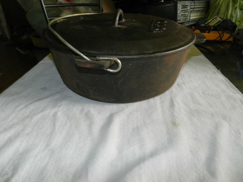 RARE VINTAGE CABELA'S CAST IRON 14 CAMP OVEN with SELF BASTING LID - Picture 4 of 12