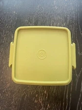 VINTAGE TUPPERWARE SQUARE AWAY SANDWICH KEEPER AVOCADO GREEN 1362-18 LID 1363-26