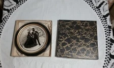 1937 Colonial Sweethearts Silhouette on Glass Round Framed Picture in Box