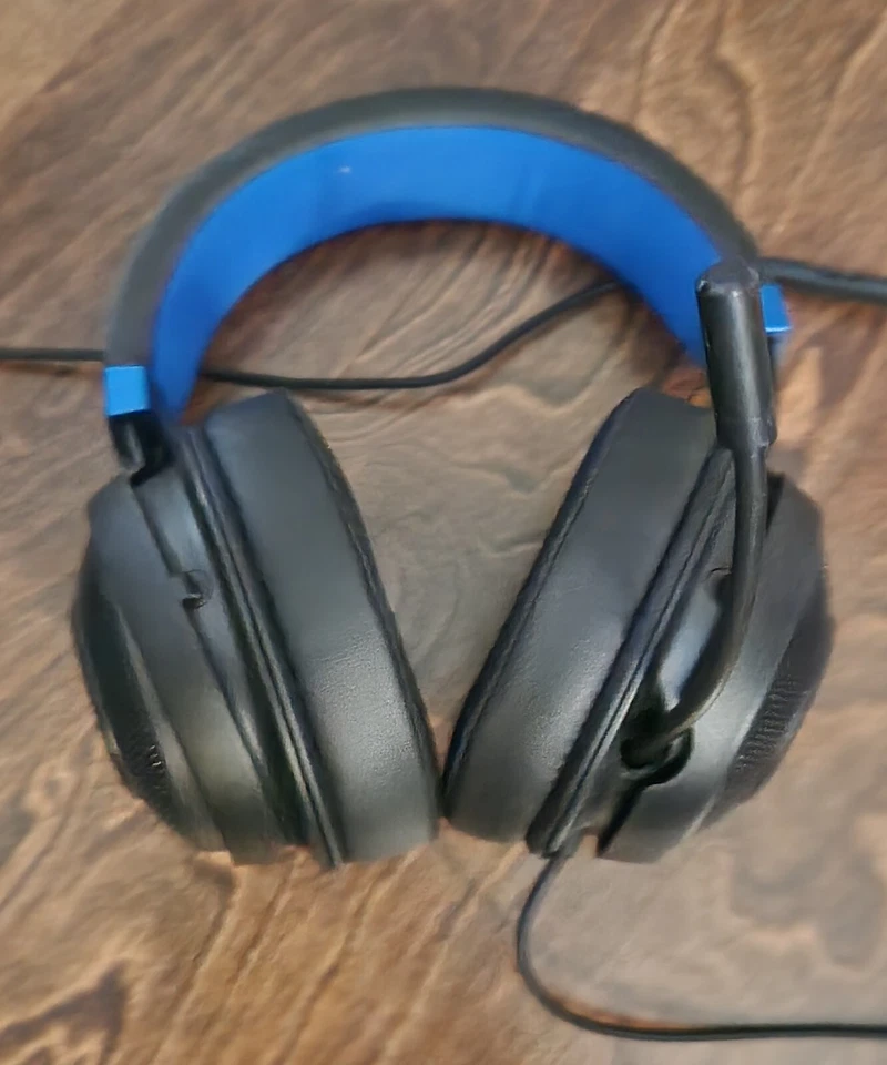 Razer Kraken Wired USB Gaming Headset - Clear Microphone, PC & Console Gaming - Image 2 of 2