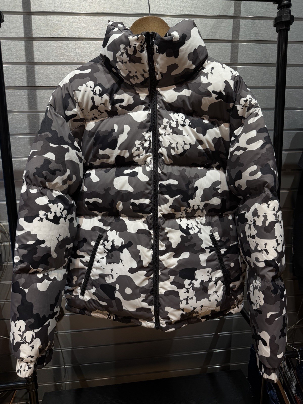 Large - Cotton Wreath Puffer Jacket Denim Tears Coat Authentic New Camo RARE