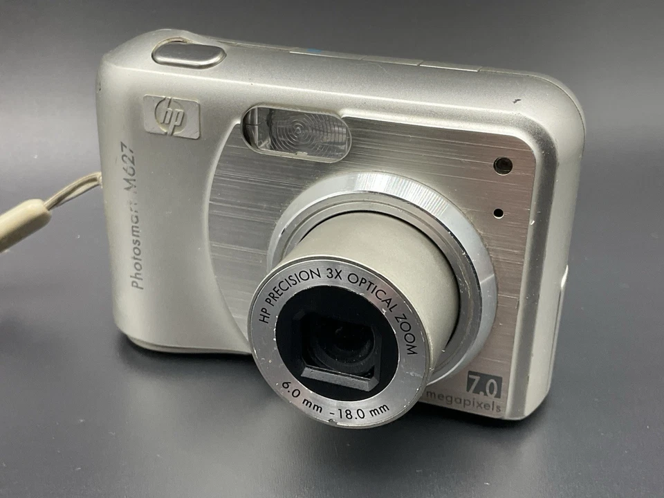 HP Photosmart Digital Camera Model M627 7.0MP Silver - Tested & Working - Image 3 of 4