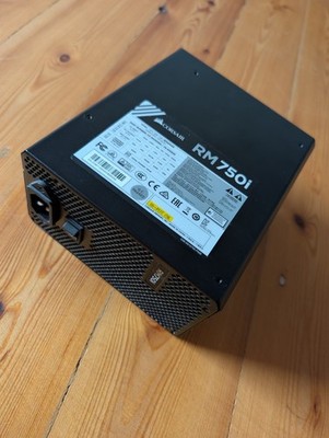 Corsair RM750i Netzteil gebraucht inklusive diverser Anschlusskabel ohne OVP