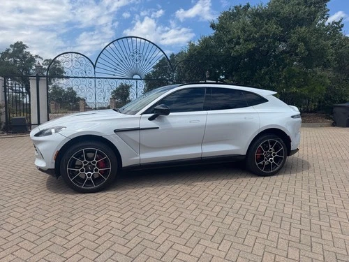 2022 Aston Martin DBX