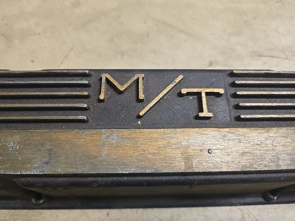 Cubierta de válvula con aletas de aluminio Mickey Thompson 140R-50B Chevrolet SBC 283-327-350 Foto 3 de 4