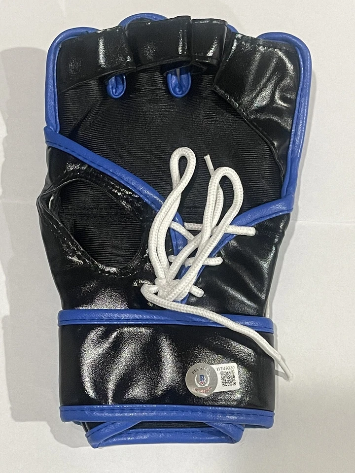 Fedor Emelianenko Signed Autographed PRIDE Glove Beckett BAS COA f - Image 2 of 3