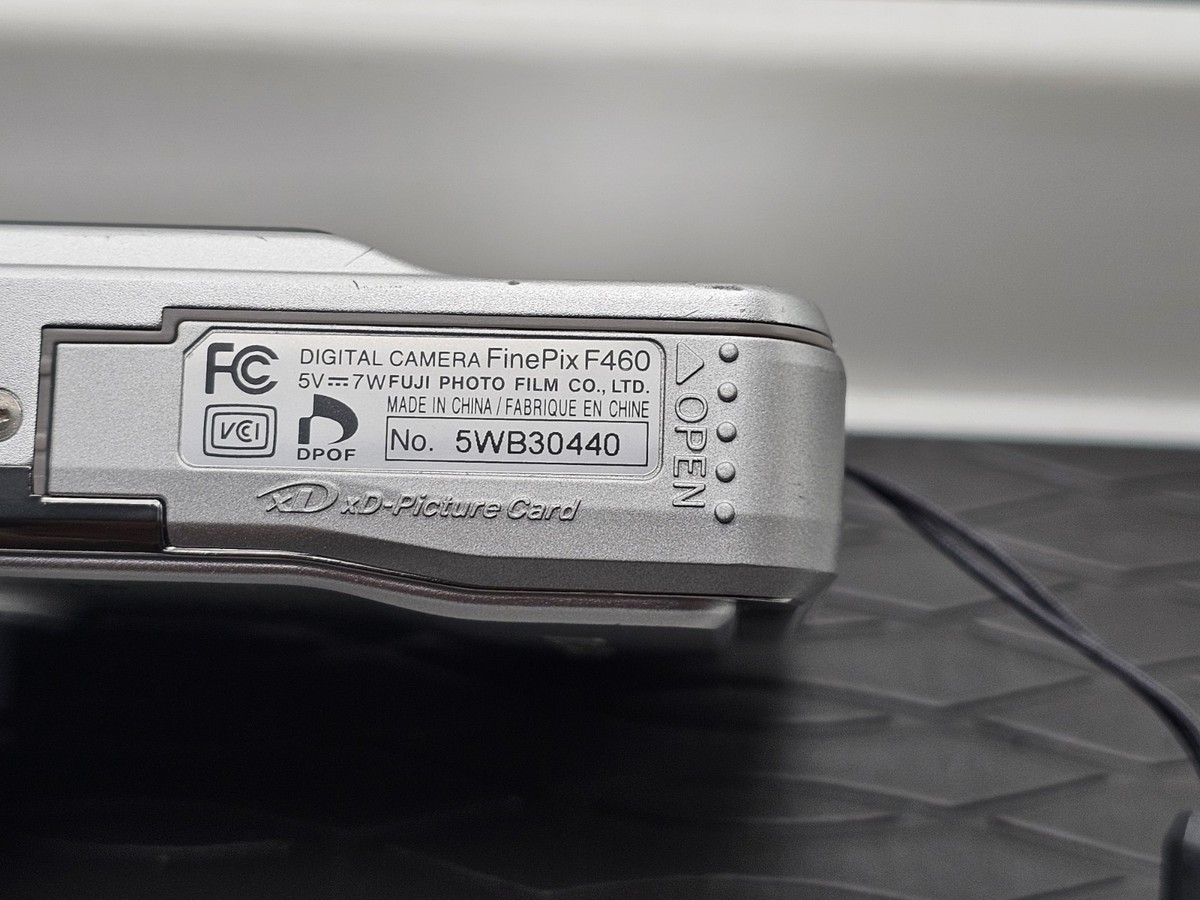 Fujifilm FinePix F Series F460 5.1MP Digital Camera - Silver for