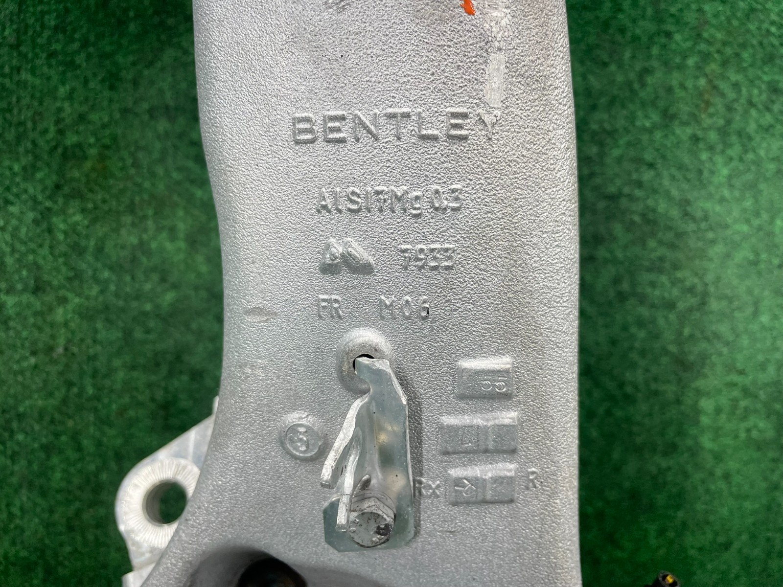 🛑 2006-2012 Bentley Continental GT GTS Front Left Side Spindle Knuckle Hub OEM