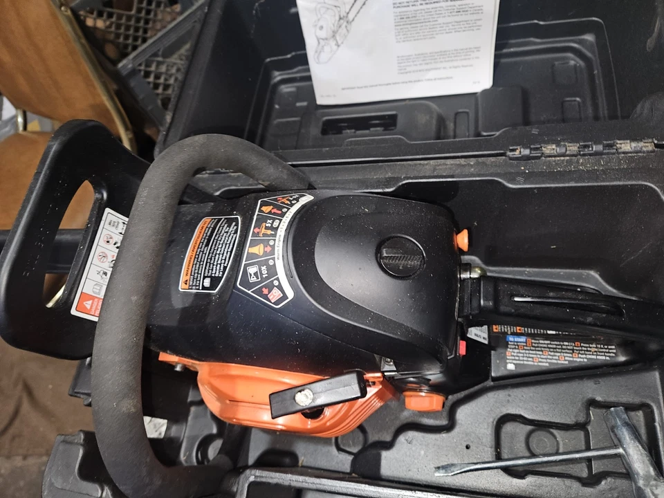 Remington Rebel Chainsaw RM4218 With Case An Wrench An Manual - Image 3 of 4