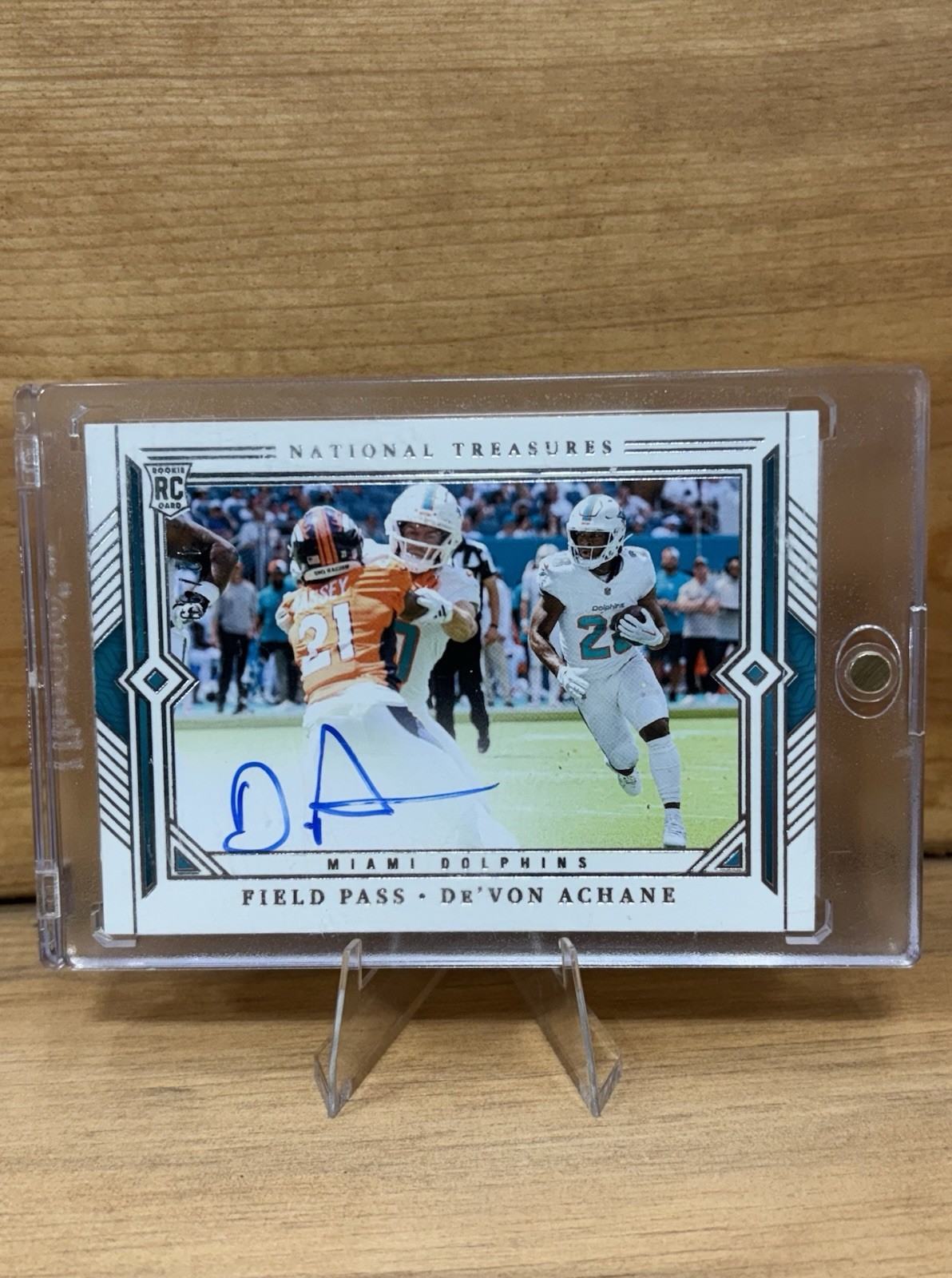 2023 Panini National Treasures De'Von Achane Rookie Signatures Field Pass /99