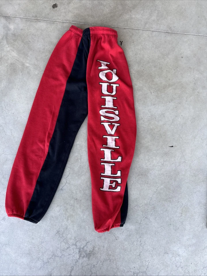 Pantalones deportivos de colección raros Louisville Cardinals rojo mediano negro deletreado Nutmeg Mills Foto 2 de 4