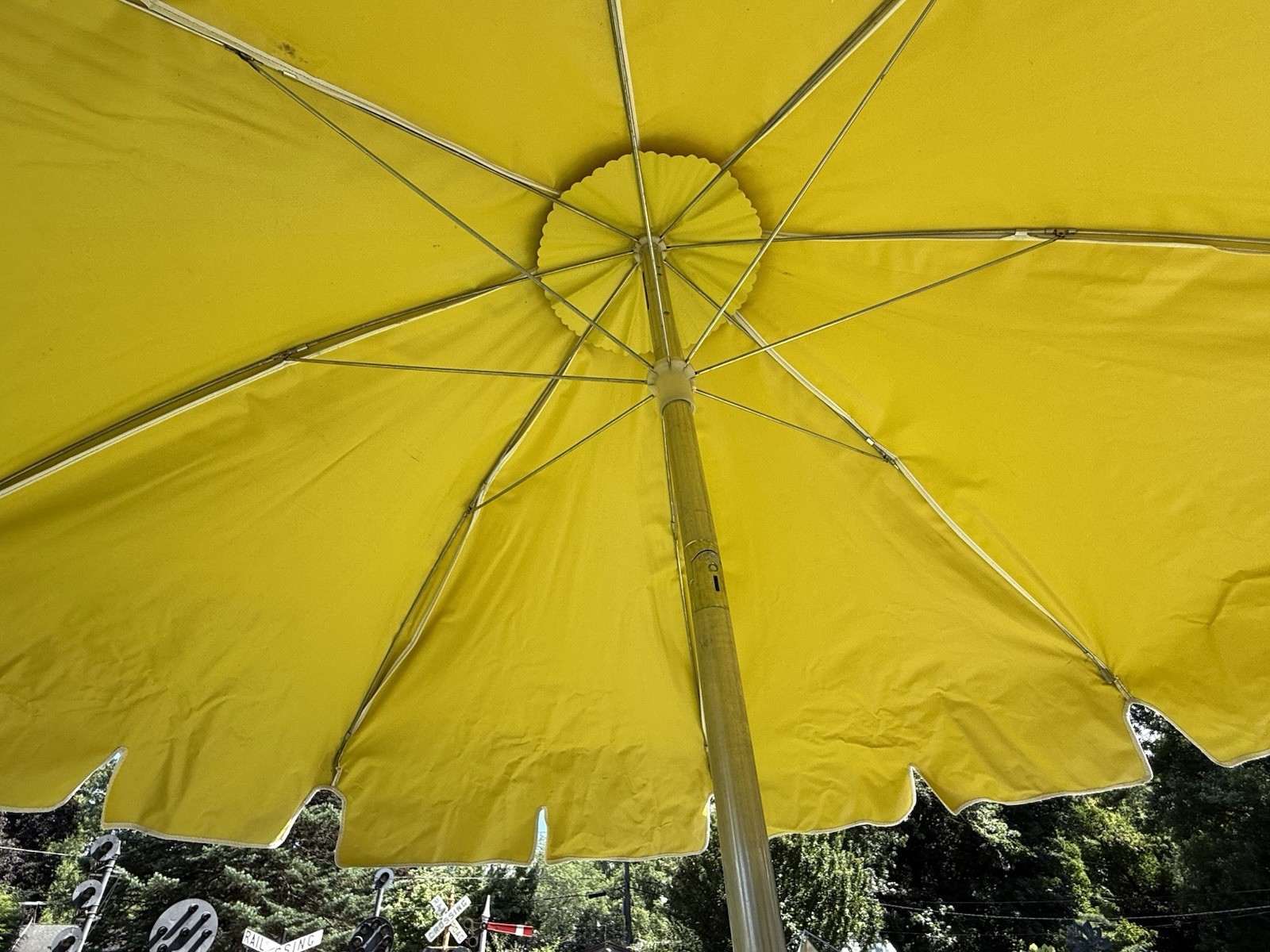 Vintage MCM Vinyl Tilting Finkel Aluminum Patio Umbrella Yellow Polkadots 8ft