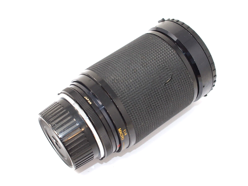 Vivitar MC Macro Focusing Zoom 28-200mm 1:3.5-5.3 (Olympus OM mount) - Picture 2 of 5