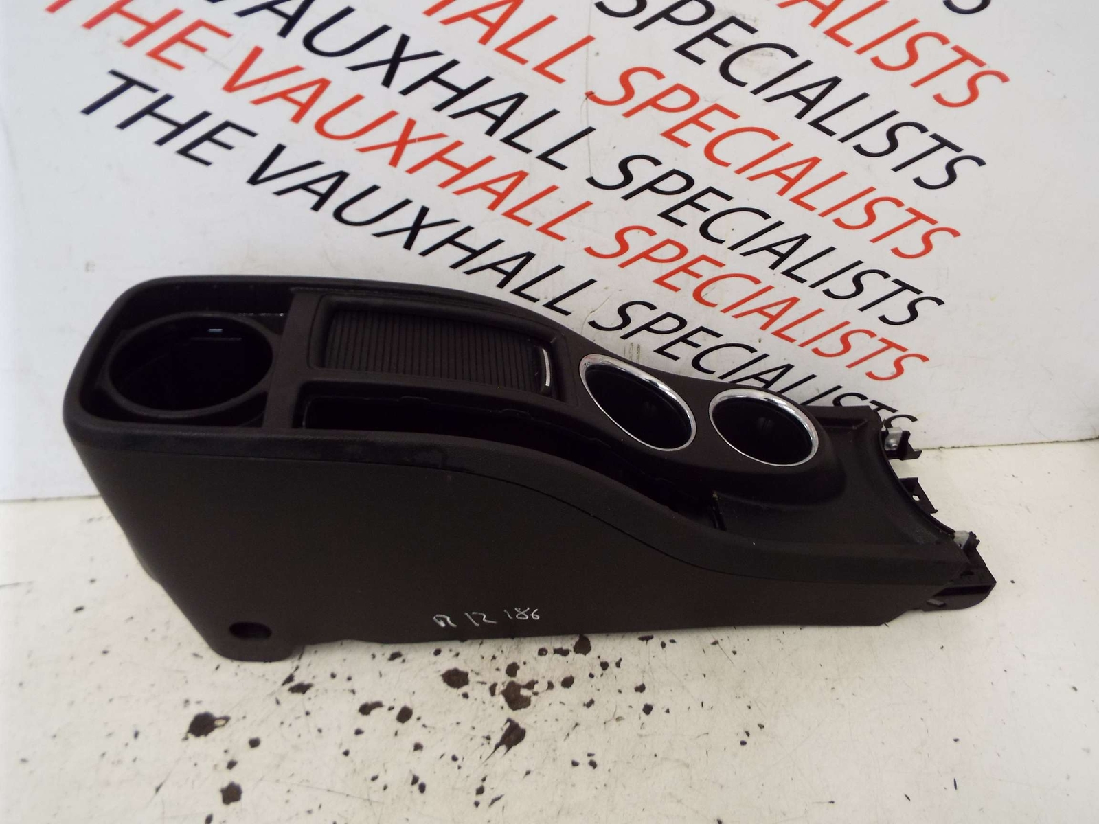 VAUXHALL ZAFIRA TOURER 12ON ARM REST +CUP HOLDERS+LIGHTER SOCKET