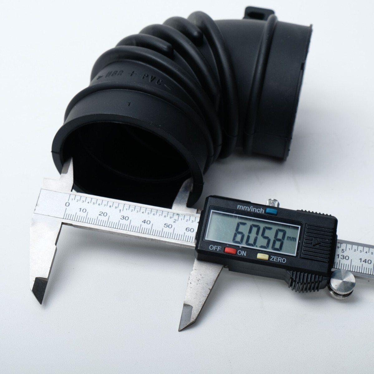 Suzuki Swift SX4 Air Cleaner Outlet Hose AIR CLEANER | 13881-63J00