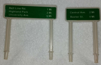 Hot Wheels Mega City Freeway Signs (Mattel Inc)