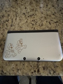 Nintendo 3DS XL The Year of Luigi Limited Edition Silver Console W/ Games